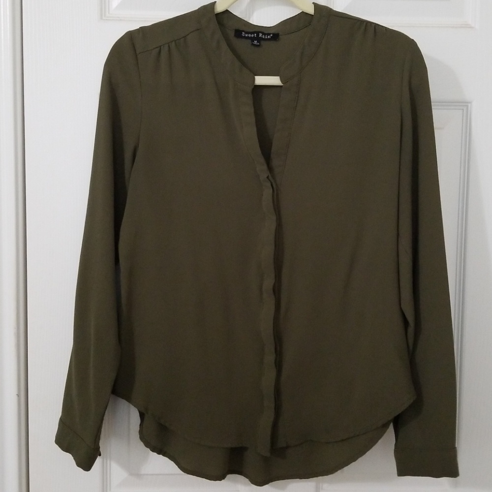 Long sleeve button up high low top